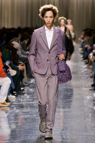 Look 15